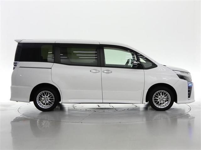 ヴォクシー ハイブリッドＺＳ　煌ＩＩ　フルセグ　メモリーナビ　後席モニター　バックカメラ　衝突被害軽減システム　ＥＴＣ　両側電動スライド　ＬＥＤヘッドランプ　３列シート　ＤＶＤ再生　記録簿　乗車定員７人　オートクルーズコントロール　ＣＤ（2枚目）