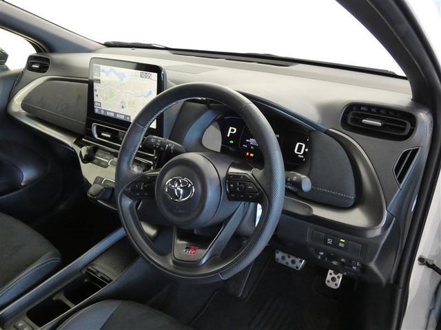 アクア ＧＲスポーツ　フルセグ　メモリーナビ　バックカメラ　衝突被害軽減システム　ＥＴＣ　ＬＥＤヘッドランプ　ワンオーナー　ＤＶＤ再生　ミュージックプレイヤー接続可　記録簿　安全装備　オートクルーズコントロール　ナビ＆ＴＶ（9枚目）