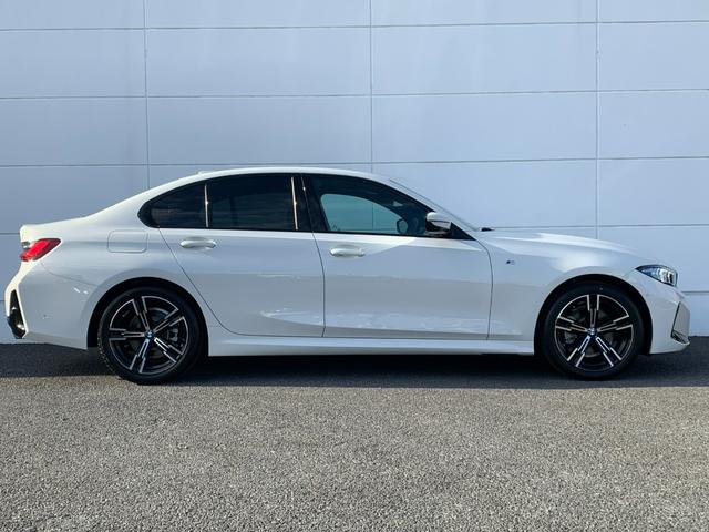 ３シリーズ ３２０ｄ　ｘＤｒｉｖｅ　Ｍスポーツ　１８インチＡＷ・コンフォートパッケージ・サンプロテクションガラス・電動トランクオペレーション・全周囲カメラ・アクティブクルーズコントロール・ハンズオフ機能・ヘッドアップディスプレイ・Ｃａｒｐｌａｙ（45枚目）