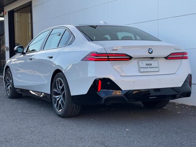 ５シリーズ ５２３ｄ　ｘＤｒｉｖｅ　Ｍスポーツ　ブラックシート・１９ＡＷ・ランバーサポート・後席エアコン・ＡｐｐｌｅＣａｒＰｌａｙ・アンビエントライト・ヘッドアップディスプレイ・全方位カメラ・電動トランク・全席シートヒーター・フルセグ・ＬＥＤ（61枚目）