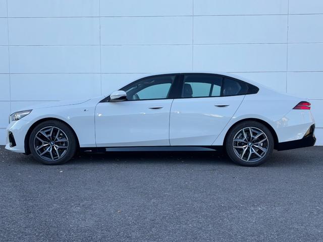 ５シリーズ ５２３ｄ　ｘＤｒｉｖｅ　Ｍスポーツ　ブラックシート・１９ＡＷ・ランバーサポート・後席エアコン・ＡｐｐｌｅＣａｒＰｌａｙ・アンビエントライト・ヘッドアップディスプレイ・全方位カメラ・電動トランク・全席シートヒーター・フルセグ・ＬＥＤ（62枚目）