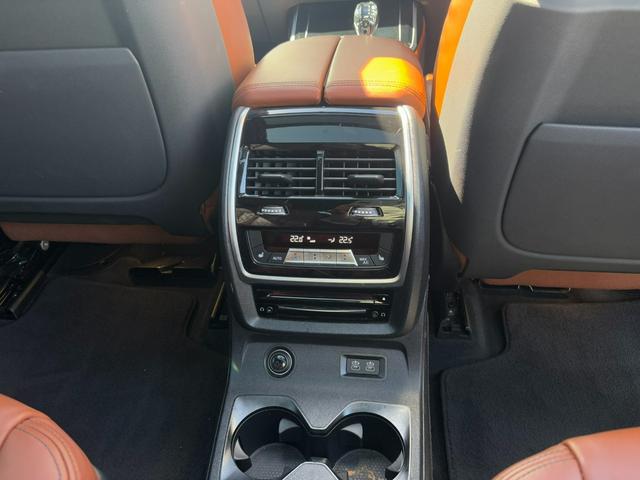 Ｘ７ ｘＤｒｉｖｅ　３５ｄ　Ｍスポーツ　スカイラウンジパノラマサンルーフ・リアエンターシステム・シートベンチレーション・６人乗りシート・ヘッドアップディスプレイ・全周囲カメラ・オプション２２ＡＷ・ＡｐｐｌｅＣａｒＰｌａｙ・アンビエントライト（17枚目）