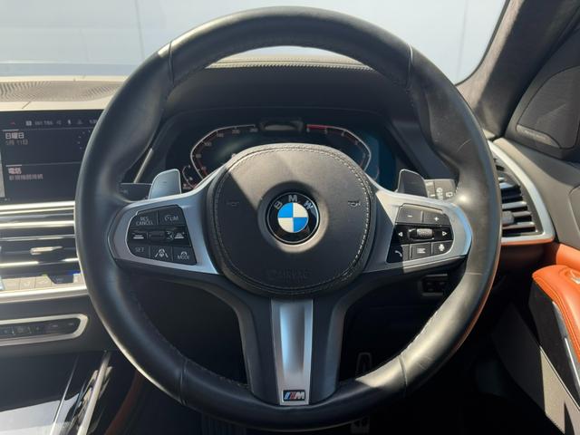 Ｘ７ ｘＤｒｉｖｅ　３５ｄ　Ｍスポーツ　スカイラウンジパノラマサンルーフ・リアエンターシステム・シートベンチレーション・６人乗りシート・ヘッドアップディスプレイ・全周囲カメラ・オプション２２ＡＷ・ＡｐｐｌｅＣａｒＰｌａｙ・アンビエントライト（31枚目）