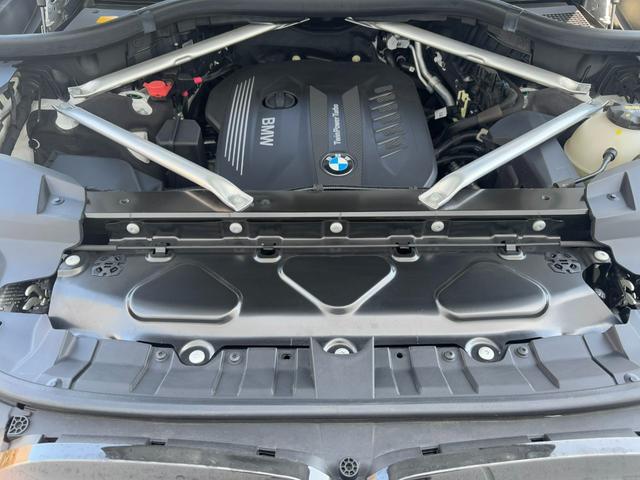Ｘ７ ｘＤｒｉｖｅ　３５ｄ　Ｍスポーツ　スカイラウンジパノラマサンルーフ・リアエンターシステム・シートベンチレーション・６人乗りシート・ヘッドアップディスプレイ・全周囲カメラ・オプション２２ＡＷ・ＡｐｐｌｅＣａｒＰｌａｙ・アンビエントライト（67枚目）