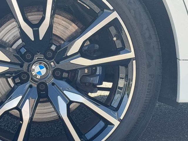 Ｘ７ ｘＤｒｉｖｅ　３５ｄ　Ｍスポーツ　スカイラウンジパノラマサンルーフ・リアエンターシステム・シートベンチレーション・６人乗りシート・ヘッドアップディスプレイ・全周囲カメラ・オプション２２ＡＷ・ＡｐｐｌｅＣａｒＰｌａｙ・アンビエントライト（78枚目）