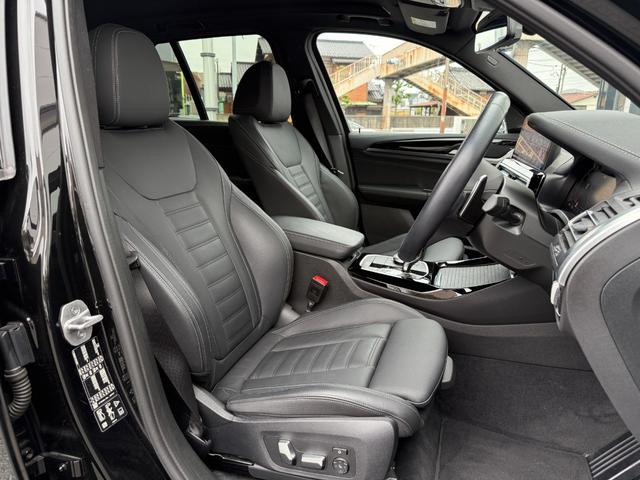 Ｘ３ ｘＤｒｉｖｅ　２０ｄ　Ｍスポーツ　全国２年保証付　ヴァーネスカレザーブラック　ハーマン音響　ハンドルヒータ　１９インチＡＷ　ＡＣＣ　ハンズオフアシスト　全周囲カメラ　ヘッドアップディスプレイ　地デジＴＶナビ　　ＡｐｐｌｅＣａｒＰｌａｙ（6枚目）