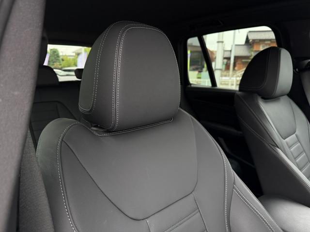 Ｘ３ ｘＤｒｉｖｅ　２０ｄ　Ｍスポーツ　全国２年保証付　ヴァーネスカレザーブラック　ハーマン音響　ハンドルヒータ　１９インチＡＷ　ＡＣＣ　ハンズオフアシスト　全周囲カメラ　ヘッドアップディスプレイ　地デジＴＶナビ　　ＡｐｐｌｅＣａｒＰｌａｙ（7枚目）