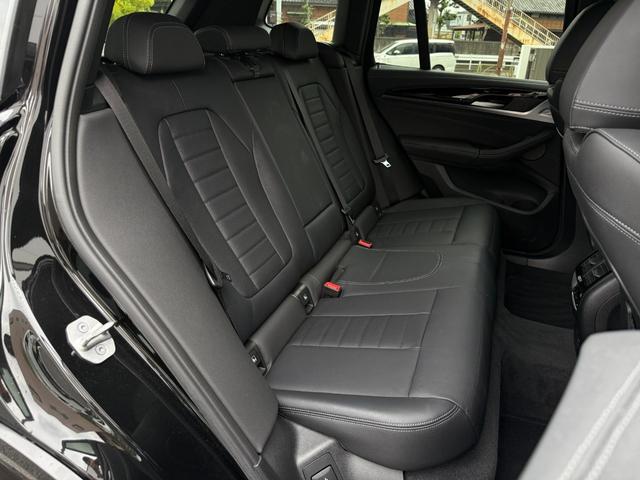 Ｘ３ ｘＤｒｉｖｅ　２０ｄ　Ｍスポーツ　全国２年保証付　ヴァーネスカレザーブラック　ハーマン音響　ハンドルヒータ　１９インチＡＷ　ＡＣＣ　ハンズオフアシスト　全周囲カメラ　ヘッドアップディスプレイ　地デジＴＶナビ　　ＡｐｐｌｅＣａｒＰｌａｙ（11枚目）