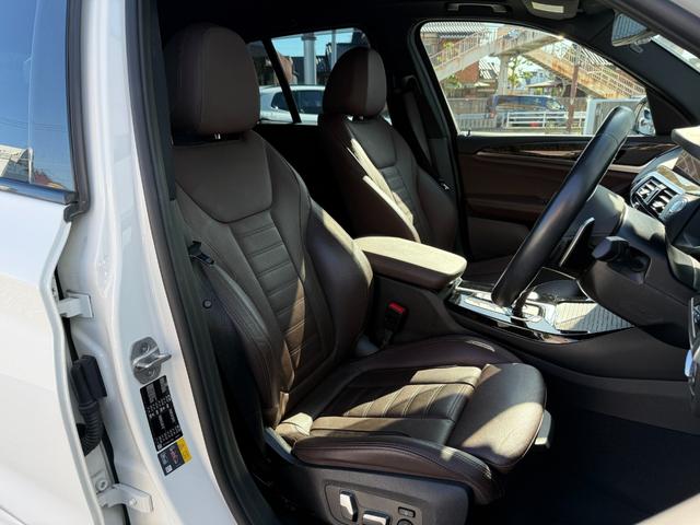 Ｘ３ ｘＤｒｉｖｅ　３０ｅ　Ｍスポーツエディションジョイ＋　全国２年保証付　ヴァーネスカ・レザー・シートモカ　１８ＡＷ　ハイラインパッケージ　アンビエントライトＡｐｐｌｅＣａｒＰｌａｙ　ヘッドアップディスプレイ　アクティブクルーズコントール　Ｍスポーツブレーキ（6枚目）