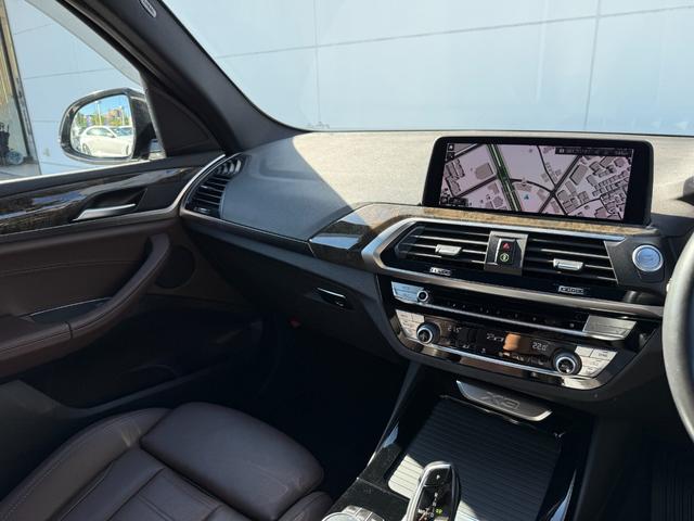 Ｘ３ ｘＤｒｉｖｅ　３０ｅ　Ｍスポーツエディションジョイ＋　全国２年保証付　ヴァーネスカ・レザー・シートモカ　１８ＡＷ　ハイラインパッケージ　アンビエントライトＡｐｐｌｅＣａｒＰｌａｙ　ヘッドアップディスプレイ　アクティブクルーズコントール　Ｍスポーツブレーキ（26枚目）