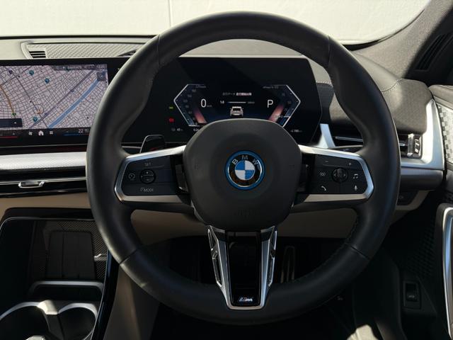 ｉＸ２ ｘＤｒｉｖｅ　３０　Ｍスポーツ　ハイラインパッケージ　令和９年１２月保証付　ヴァーネスカ・レザー　オイスター　パノラマガラスルーフ　オプション２０ＡＷ　ｈａｒｍａｎ／ｋａｒｄｏｎ　ＡｐｐｌｅＣａｒＰｌａｙ　ヘッドアップディスプレイ　アンビエントライト（17枚目）
