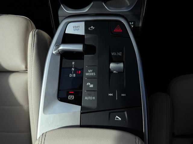 ｉＸ２ ｘＤｒｉｖｅ　３０　Ｍスポーツ　ハイラインパッケージ　令和９年１２月保証付　ヴァーネスカ・レザー　オイスター　パノラマガラスルーフ　オプション２０ＡＷ　ｈａｒｍａｎ／ｋａｒｄｏｎ　ＡｐｐｌｅＣａｒＰｌａｙ　ヘッドアップディスプレイ　アンビエントライト（42枚目）