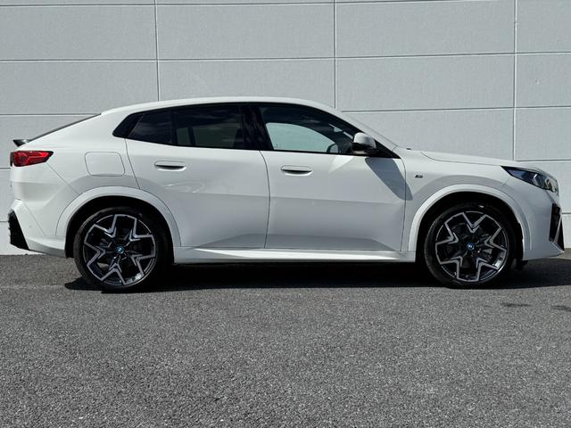 ｉＸ２ ｘＤｒｉｖｅ　３０　Ｍスポーツ　ハイラインパッケージ　令和９年１２月保証付　ヴァーネスカ・レザー　オイスター　パノラマガラスルーフ　オプション２０ＡＷ　ｈａｒｍａｎ／ｋａｒｄｏｎ　ＡｐｐｌｅＣａｒＰｌａｙ　ヘッドアップディスプレイ　アンビエントライト（56枚目）