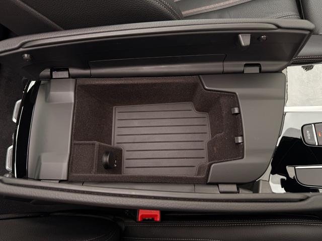 5シリーズ 530i Mスポーツ サンルーフ ダコタレザーブラックシート 19インチAW アクティブクルーズコントロール 全周囲カメラ 地デジTVナビ 前後シートヒータ 電動トランク LEDヘッドライト アンビエント 全国1年保証付(37枚目)