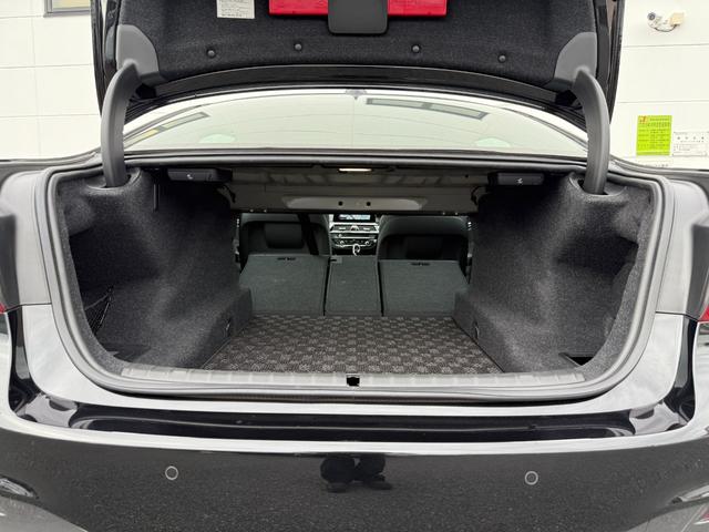 5シリーズ 530i Mスポーツ サンルーフ ダコタレザーブラックシート 19インチAW アクティブクルーズコントロール 全周囲カメラ 地デジTVナビ 前後シートヒータ 電動トランク LEDヘッドライト アンビエント 全国1年保証付(43枚目)