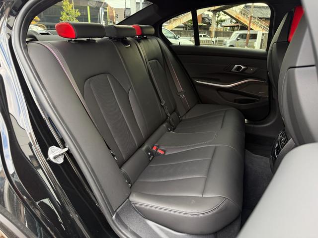 M3 M3 MTファイナル・エディション 全国2年保証付150台限定車ブラック&レッドレザーシート 19/20AW レッドMキャリパー カーボントリム 可変バルブ AppleCarPlay ヘッドアップディスプレイ 電動トランク 360カメラ(11枚目)