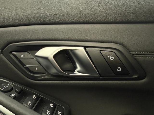 M3 M3 MTファイナル・エディション 全国2年保証付150台限定車ブラック&レッドレザーシート 19/20AW レッドMキャリパー カーボントリム 可変バルブ AppleCarPlay ヘッドアップディスプレイ 電動トランク 360カメラ(21枚目)