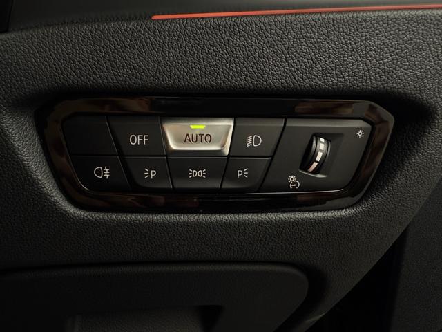 M3 M3 MTファイナル・エディション 全国2年保証付150台限定車ブラック&レッドレザーシート 19/20AW レッドMキャリパー カーボントリム 可変バルブ AppleCarPlay ヘッドアップディスプレイ 電動トランク 360カメラ(24枚目)