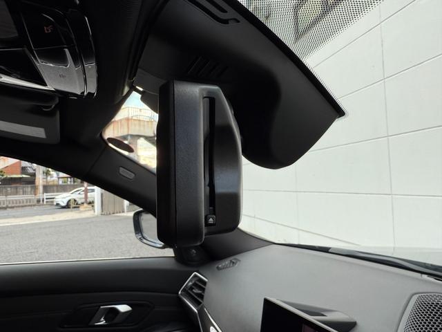 M3 M3 MTファイナル・エディション 全国2年保証付150台限定車ブラック&レッドレザーシート 19/20AW レッドMキャリパー カーボントリム 可変バルブ AppleCarPlay ヘッドアップディスプレイ 電動トランク 360カメラ(44枚目)