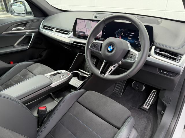 X1 sDrive 18i Mスポーツ 令和10年5月保証付  M アルカンタラ/ヴェガンザ・コンビネーション ブラック 18AW AppleCarPlay ヘッドアップディスプレイ アンビエントライト テクノロジーパッケージ ACC(5枚目)