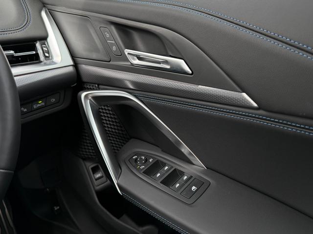 X1 sDrive 18i Mスポーツ 令和10年5月保証付  M アルカンタラ/ヴェガンザ・コンビネーション ブラック 18AW AppleCarPlay ヘッドアップディスプレイ アンビエントライト テクノロジーパッケージ ACC(19枚目)