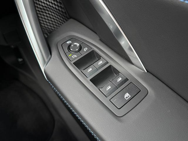 X1 sDrive 18i Mスポーツ 令和10年5月保証付  M アルカンタラ/ヴェガンザ・コンビネーション ブラック 18AW AppleCarPlay ヘッドアップディスプレイ アンビエントライト テクノロジーパッケージ ACC(21枚目)