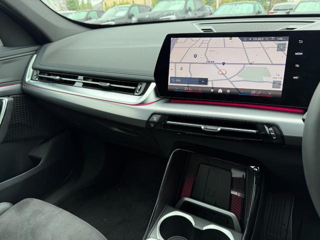 X1 sDrive 18i Mスポーツ 令和10年5月保証付  M アルカンタラ/ヴェガンザ・コンビネーション ブラック 18AW AppleCarPlay ヘッドアップディスプレイ アンビエントライト テクノロジーパッケージ ACC(23枚目)