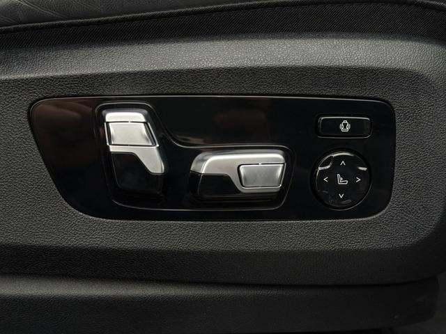 Ｘ７ ｘＤｒｉｖｅ　３５ｄ　Ｍスポーツ　全国２年保証付　タイヤ４本交換　ブラックレザー　パノラマサンルーフ　リアエンタテイメント　ウェルネスＰＫＧ　保冷保温カップホルダー　２１インチＡＷ　６人乗り　ＨａｒｍａｎＫａｒｄｏｎ音響（11枚目）