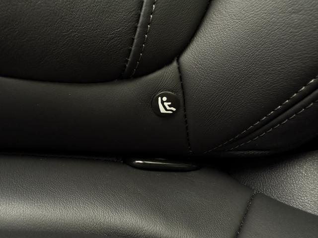 Ｘ７ ｘＤｒｉｖｅ　３５ｄ　Ｍスポーツ　全国２年保証付　タイヤ４本交換　ブラックレザー　パノラマサンルーフ　リアエンタテイメント　ウェルネスＰＫＧ　保冷保温カップホルダー　２１インチＡＷ　６人乗り　ＨａｒｍａｎＫａｒｄｏｎ音響（13枚目）