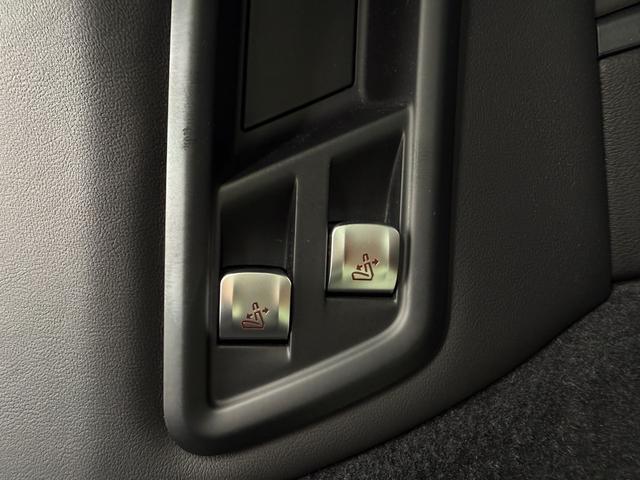 Ｘ７ ｘＤｒｉｖｅ　３５ｄ　Ｍスポーツ　全国２年保証付　タイヤ４本交換　ブラックレザー　パノラマサンルーフ　リアエンタテイメント　ウェルネスＰＫＧ　保冷保温カップホルダー　２１インチＡＷ　６人乗り　ＨａｒｍａｎＫａｒｄｏｎ音響（18枚目）