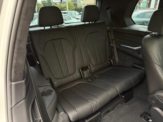 Ｘ７ ｘＤｒｉｖｅ　３５ｄ　Ｍスポーツ　全国２年保証付　タイヤ４本交換　ブラックレザー　パノラマサンルーフ　リアエンタテイメント　ウェルネスＰＫＧ　保冷保温カップホルダー　２１インチＡＷ　６人乗り　ＨａｒｍａｎＫａｒｄｏｎ音響（19枚目）