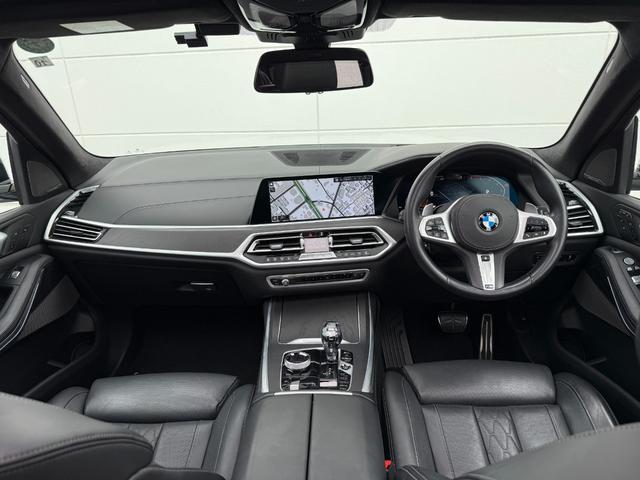 Ｘ７ ｘＤｒｉｖｅ　３５ｄ　Ｍスポーツ　全国２年保証付　タイヤ４本交換　ブラックレザー　パノラマサンルーフ　リアエンタテイメント　ウェルネスＰＫＧ　保冷保温カップホルダー　２１インチＡＷ　６人乗り　ＨａｒｍａｎＫａｒｄｏｎ音響（26枚目）