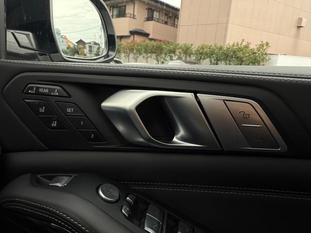 Ｘ７ ｘＤｒｉｖｅ　３５ｄ　Ｍスポーツ　全国２年保証付　タイヤ４本交換　ブラックレザー　パノラマサンルーフ　リアエンタテイメント　ウェルネスＰＫＧ　保冷保温カップホルダー　２１インチＡＷ　６人乗り　ＨａｒｍａｎＫａｒｄｏｎ音響（34枚目）