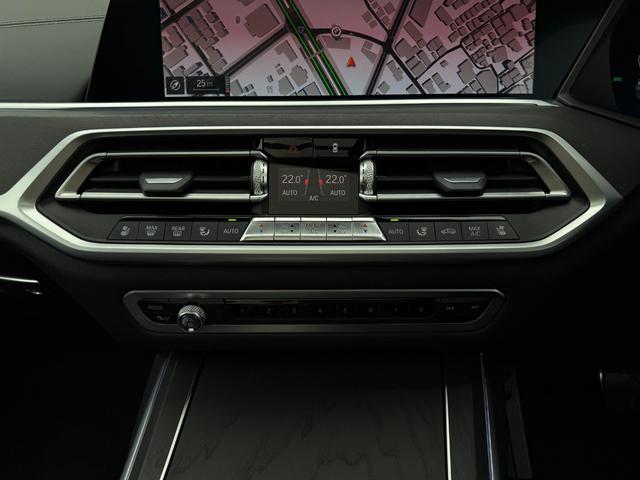 Ｘ７ ｘＤｒｉｖｅ　３５ｄ　Ｍスポーツ　全国２年保証付　タイヤ４本交換　ブラックレザー　パノラマサンルーフ　リアエンタテイメント　ウェルネスＰＫＧ　保冷保温カップホルダー　２１インチＡＷ　６人乗り　ＨａｒｍａｎＫａｒｄｏｎ音響（48枚目）