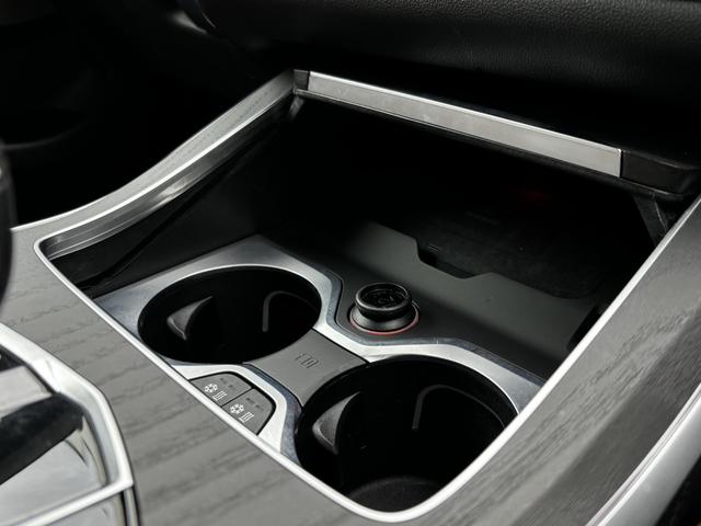 Ｘ７ ｘＤｒｉｖｅ　３５ｄ　Ｍスポーツ　全国２年保証付　タイヤ４本交換　ブラックレザー　パノラマサンルーフ　リアエンタテイメント　ウェルネスＰＫＧ　保冷保温カップホルダー　２１インチＡＷ　６人乗り　ＨａｒｍａｎＫａｒｄｏｎ音響（51枚目）