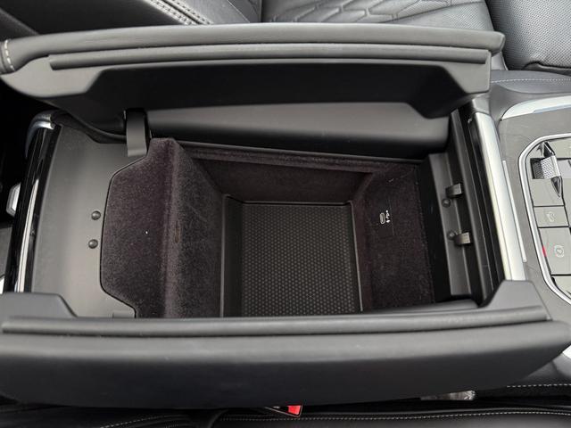 Ｘ７ ｘＤｒｉｖｅ　３５ｄ　Ｍスポーツ　全国２年保証付　タイヤ４本交換　ブラックレザー　パノラマサンルーフ　リアエンタテイメント　ウェルネスＰＫＧ　保冷保温カップホルダー　２１インチＡＷ　６人乗り　ＨａｒｍａｎＫａｒｄｏｎ音響（52枚目）