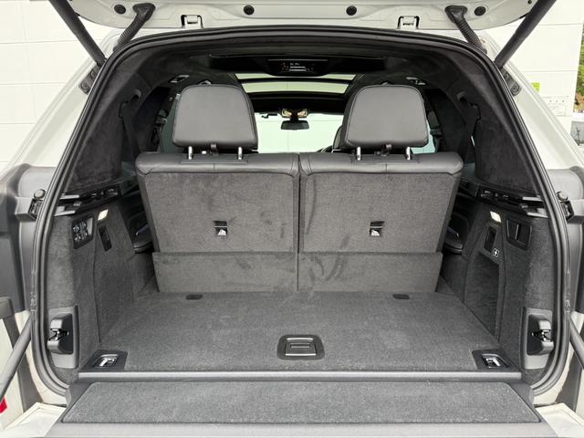 Ｘ７ ｘＤｒｉｖｅ　３５ｄ　Ｍスポーツ　全国２年保証付　タイヤ４本交換　ブラックレザー　パノラマサンルーフ　リアエンタテイメント　ウェルネスＰＫＧ　保冷保温カップホルダー　２１インチＡＷ　６人乗り　ＨａｒｍａｎＫａｒｄｏｎ音響（56枚目）