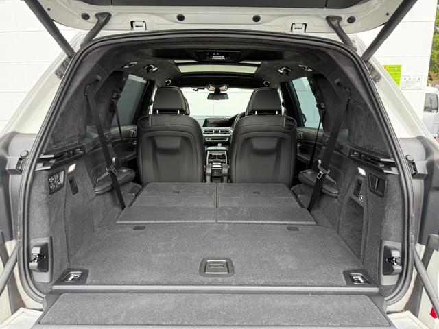 Ｘ７ ｘＤｒｉｖｅ　３５ｄ　Ｍスポーツ　全国２年保証付　タイヤ４本交換　ブラックレザー　パノラマサンルーフ　リアエンタテイメント　ウェルネスＰＫＧ　保冷保温カップホルダー　２１インチＡＷ　６人乗り　ＨａｒｍａｎＫａｒｄｏｎ音響（57枚目）