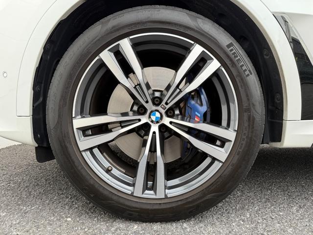 Ｘ７ ｘＤｒｉｖｅ　３５ｄ　Ｍスポーツ　全国２年保証付　タイヤ４本交換　ブラックレザー　パノラマサンルーフ　リアエンタテイメント　ウェルネスＰＫＧ　保冷保温カップホルダー　２１インチＡＷ　６人乗り　ＨａｒｍａｎＫａｒｄｏｎ音響（61枚目）