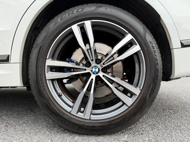 Ｘ７ ｘＤｒｉｖｅ　３５ｄ　Ｍスポーツ　全国２年保証付　タイヤ４本交換　ブラックレザー　パノラマサンルーフ　リアエンタテイメント　ウェルネスＰＫＧ　保冷保温カップホルダー　２１インチＡＷ　６人乗り　ＨａｒｍａｎＫａｒｄｏｎ音響（62枚目）