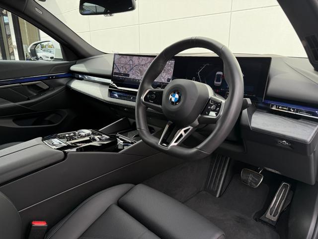 ５シリーズ ５２３ｄ　ｘＤｒｉｖｅ　Ｍスポーツ　全国２年保証付　Ｍ　アルカンタラヴェガンザ・コンビネーション　ブラック　１９ＡＷ　コンフォートドライビングＰＫＧアダプティブサスペンション　後輪操舵　ＡｐｐｌｅＣａｒＰｌａｙ　ヘッドアップディスプレイ（5枚目）