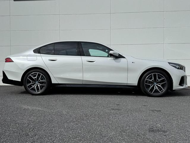 ５シリーズ ５２３ｄ　ｘＤｒｉｖｅ　Ｍスポーツ　全国２年保証付　Ｍ　アルカンタラヴェガンザ・コンビネーション　ブラック　１９ＡＷ　コンフォートドライビングＰＫＧアダプティブサスペンション　後輪操舵　ＡｐｐｌｅＣａｒＰｌａｙ　ヘッドアップディスプレイ（55枚目）