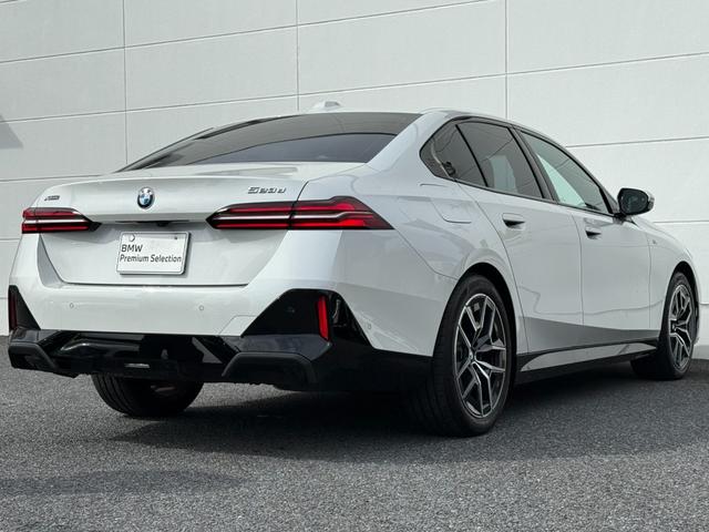 ５シリーズ ５２３ｄ　ｘＤｒｉｖｅ　Ｍスポーツ　全国２年保証付　Ｍ　アルカンタラヴェガンザ・コンビネーション　ブラック　１９ＡＷ　コンフォートドライビングＰＫＧアダプティブサスペンション　後輪操舵　ＡｐｐｌｅＣａｒＰｌａｙ　ヘッドアップディスプレイ（56枚目）