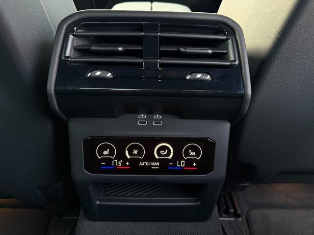 車両の詳細、ご質問につきましては、弊社営業スタッフまでお気軽にご連絡下さいませ。遠方のお客様には実車の詳細画像送信も承ります。お客様からのお問合せをお待ち致しております。