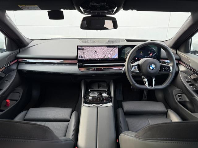 在庫車両はストックヤードにも保管してございます。あらかじめ在庫確認及びご来店日時のご連絡を頂けますと円滑なご案内が可能です。