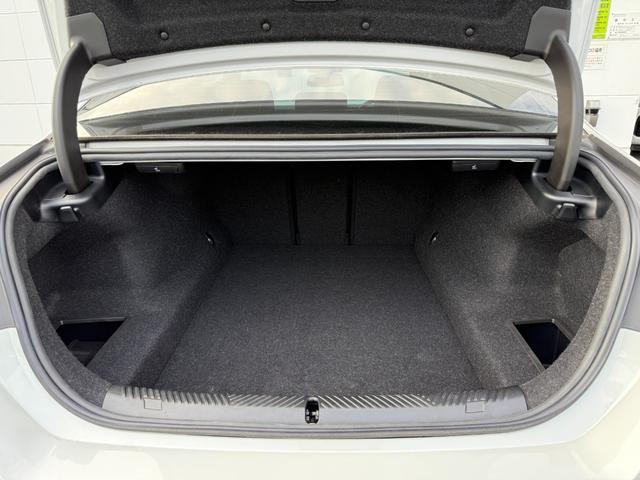 車両の詳細、ご質問につきましては、弊社営業スタッフまでお気軽にご連絡下さいませ。