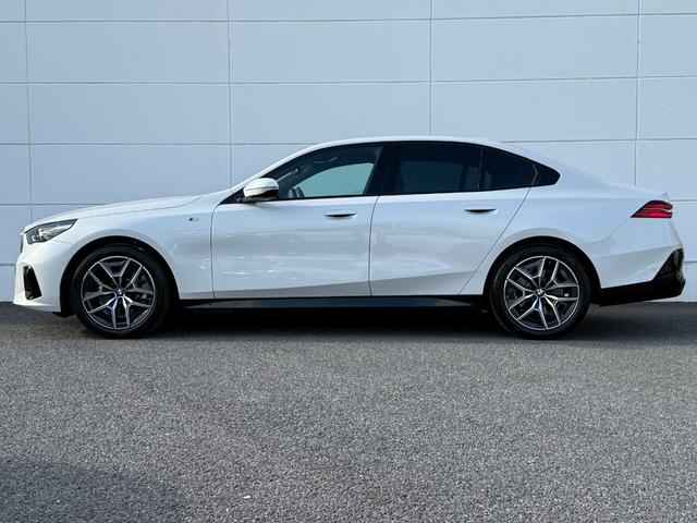 弊社お客様より頂いた下取車やデモカーが在庫の殆どを占めています。車の経歴や整備記録が分かり、ご安心してお車をお選び頂ける正規ディーラーならではのラインナップでございます。