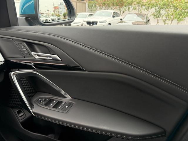 X1 xDrive 20d xライン 令和9年12月保証付 パーフォレーテッド・ヴェガンザ ブラック 18AW AppleCarPlay ヘッドアップディスプレイ アンビエントライト 前席シートヒーター 電動トランク 全周囲カメラ ACC(20枚目)