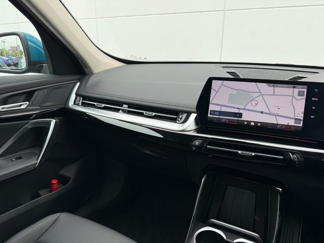 X1 xDrive 20d xライン 令和9年12月保証付 パーフォレーテッド・ヴェガンザ ブラック 18AW AppleCarPlay ヘッドアップディスプレイ アンビエントライト 前席シートヒーター 電動トランク 全周囲カメラ ACC(24枚目)