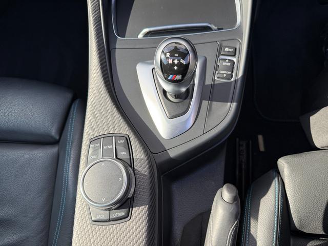 在庫車両はストックヤードにも保管してございます。あらかじめ在庫確認及びご来店日時のご連絡を頂けますと円滑なご案内が可能です。